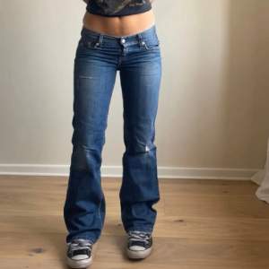 Super nice levis jeans, långa!😍Innerbenslängd ca 80