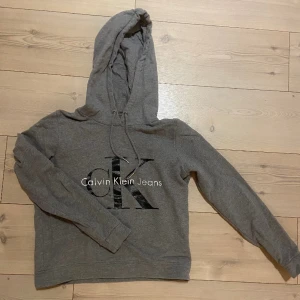 Calvin Klein hoodie - Fin hoodie i bra skick!🤍