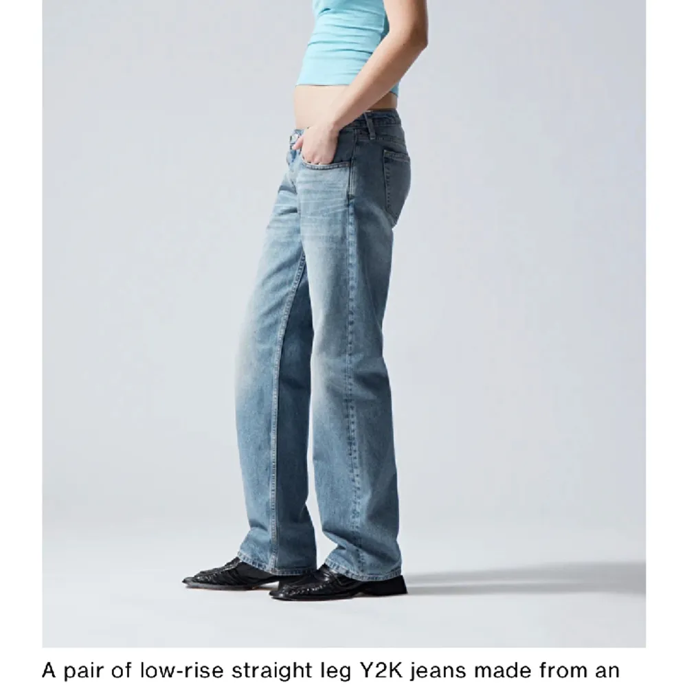 Säljer dessa jätte populära jeans från weekday, använda en gång. Storlek 28/32. Låg midjade och raka!. Jeans & Byxor.