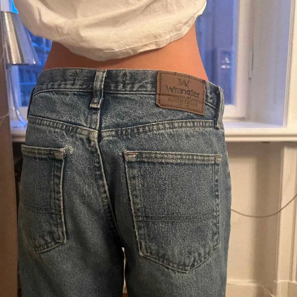 Skitsnygga baggy wrangler jeans som inte kommer till användning längre! . Jeans & Byxor.