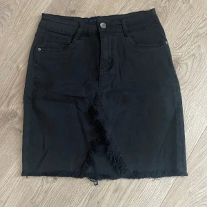 Kjol - Kjol från Redial i storlek S som är oanvänd. 