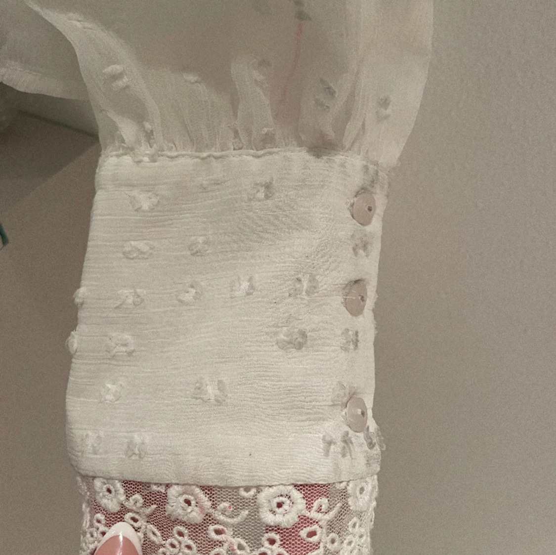 Blus med volanger  - 91