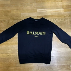 Balmain - Säljer min balmain tröja då jag inte använder den längre. 