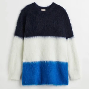 Mohair/ull tröja från H&M Trend  - Varm och mysig stickad tröja i mohair och ull från h&m trend. Endast använd en gång💙