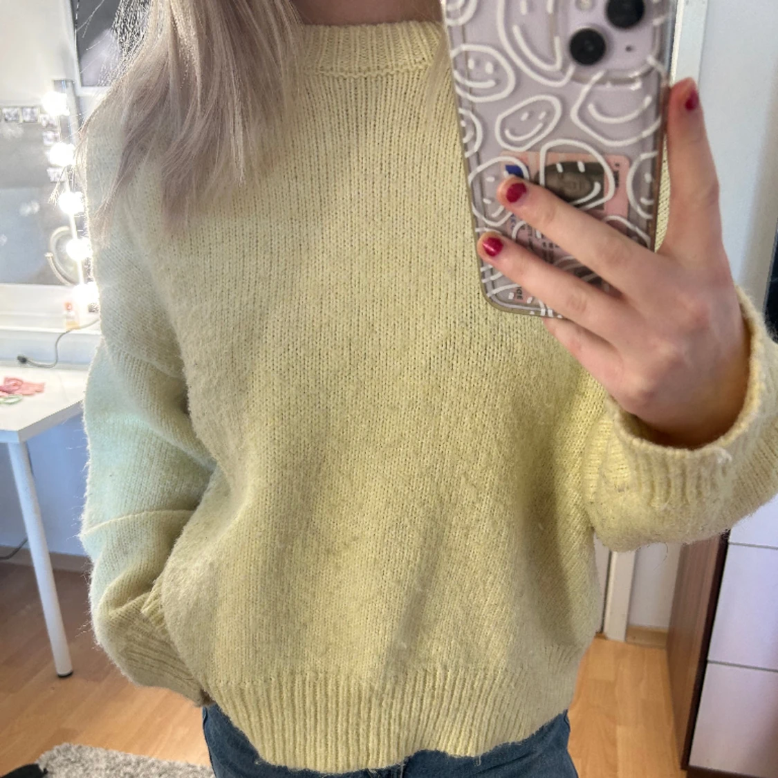 Gul stickad tröja  - 90