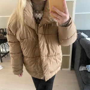 Jacka - Säljer denna goa jackan ifrån bikbok! Strl S! Den är i nyskick! 💗