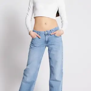Lågmidjade jeans från lager 157, ”low rider”. Fint skick. Säljer för att jag tyvärr inte kan ha de längre. Köpta för 400kr jag säljer de för 300kr. Köparen står för frakten.