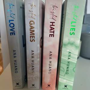 Säljer min Twisted serie, har läst de första  två böckerna (därav sämre skick)med ej de två sista! Nypris på hela serien är 534 kr! Alla böcker är på engelska!