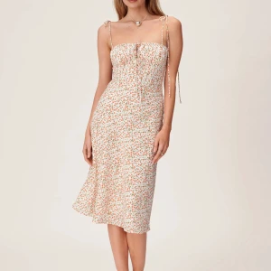 Adoore klänning  - HELT NY - Aldrig använd , prislapp kvar 🌼 Nypris - 1295 kr 