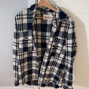 A days march overshirt/flannel - A days march skjorta. Medium (sitter dock stort).