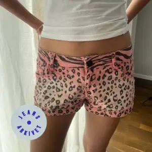 Leopard shorts Storlek: Xs/s Midjemått: 38 x 2cm Modell på bild: 169 cm