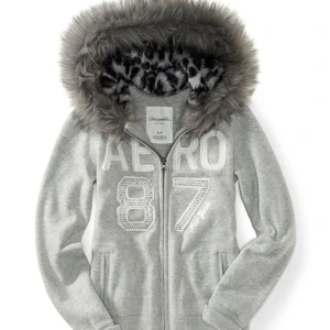 2000s Aéropostale zipup - Jättefin zipup från Aéropostale! Storlek M men är liten i storleken. Inga märkbara effekter✰