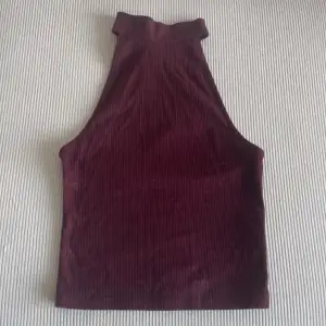 Ribbat linne från BikBok i storlek xs