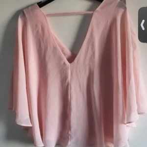 Rosa blus - Fin, använder inte längre. Inga skador och jättefin färg. 