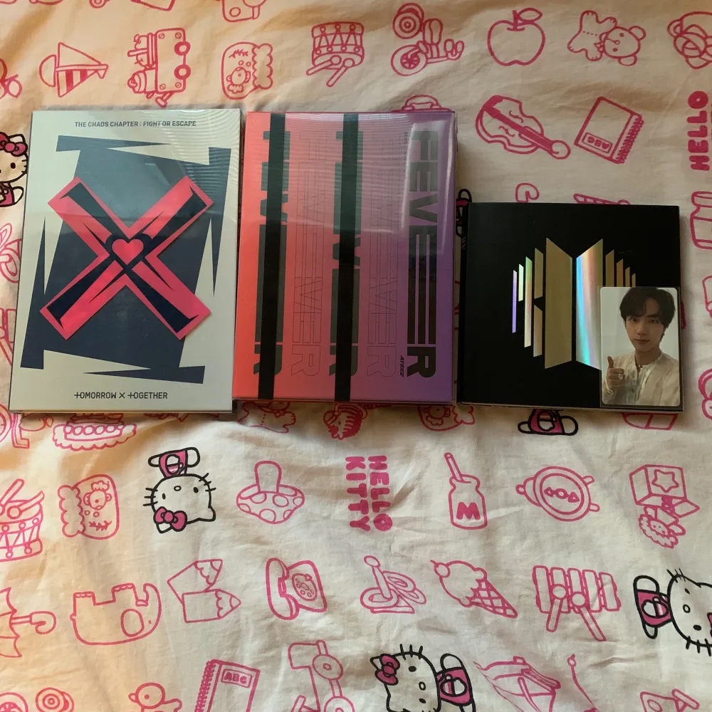 •Selling kpop albums! Inclutions are all included except for photocards. Only the BTS album includes a photocard.  •Shipping is not included. I only ship around in EU. Sweden is priority.   •Ateez album 190sek •Txt album 190sek •bts album 200  . Övrigt.