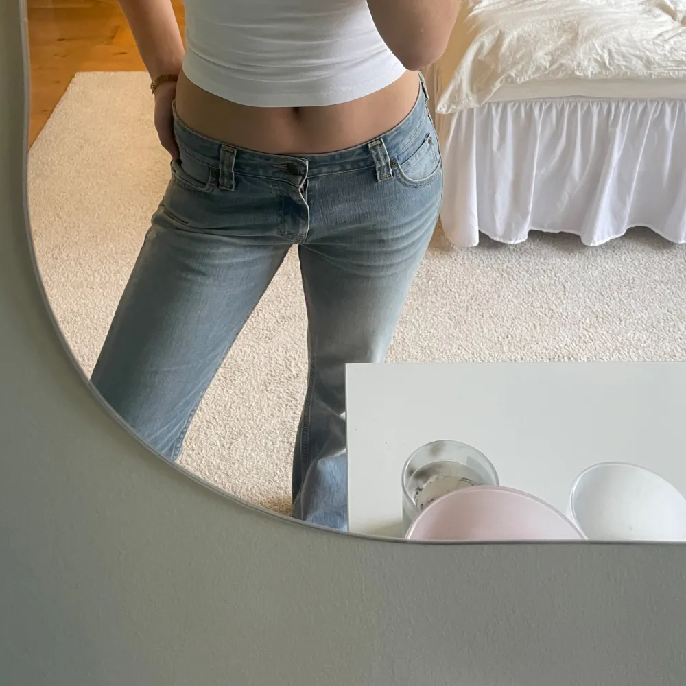 lågmidjade jeans ifrån Lee!!💕. Jeans & Byxor.