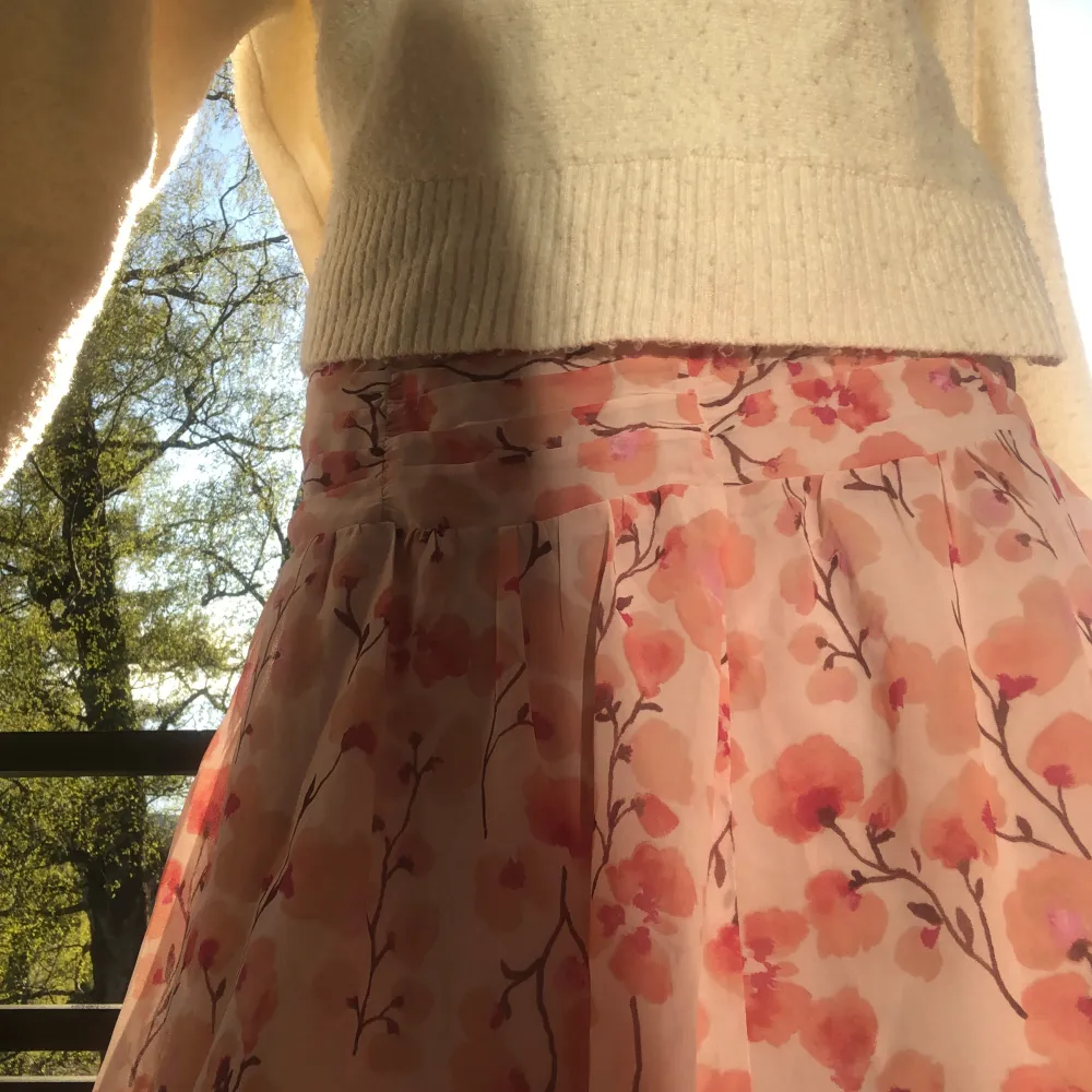 Säljer denna jätte söta kjol från nakd💕 den är i jätte bra stick och i storlek 36. Kjolar.