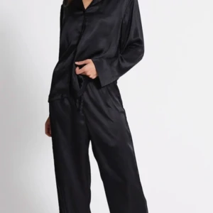 Pyjamasset  - Svart pyjamasset från lager 157 i storlek L aldrig använd prislappen finns kvar