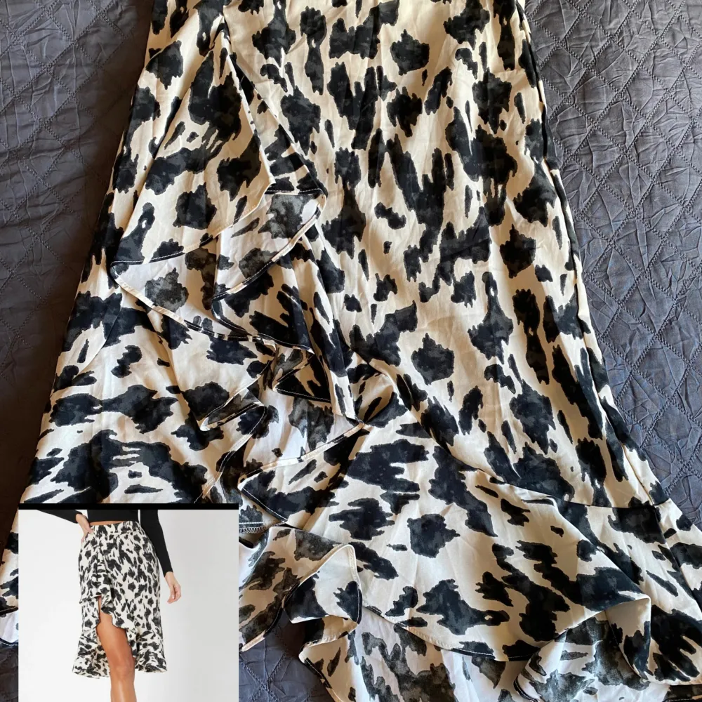 Leopardmönstrad kjol med volangslits på sidan. . Kjolar.
