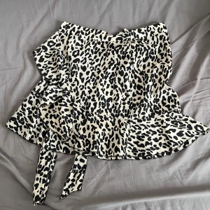 Leopard kjol - Fin volangkjol i leopard. 