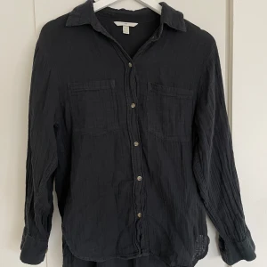 Skjorta  - Svart skjorta från H&M Storlek: XS 