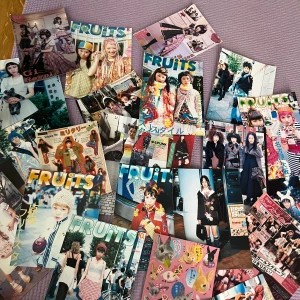 Japan små affischer - Säljer massa bilder tagna från bla japanska tidningen Fruits Magazine och andra japanska street fashion/style! 2dm på höjd och 1dm på bredd. Fujifilm vilket har glansig och fin finish. 