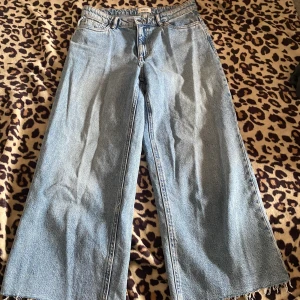 Baggy jeans  - Jätte pösiga ljusblåa jeans, cool passform 