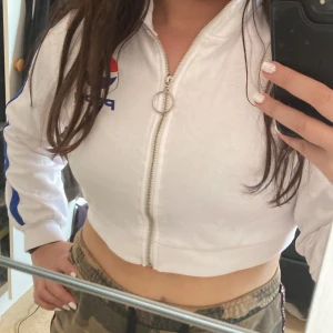 🥤Pepsi kofta🥤 -  en jättefin sommar kofta som man kan ha på sig på sommaren och alla tillfällen när det är varmt ute. Om man till exempel är ute och campar och det börjar bli kyligt ute men du vill ha på dig någont snyggt är det här ett bra val👍🏼✨