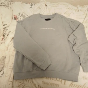 Sweatshirt  - Säljer en sweatshirt i strl M från lager 157, stor i storleken! Har använts ca 5 gånger! Säljer då den är för stor för mig. Säljer den för 40kr! 