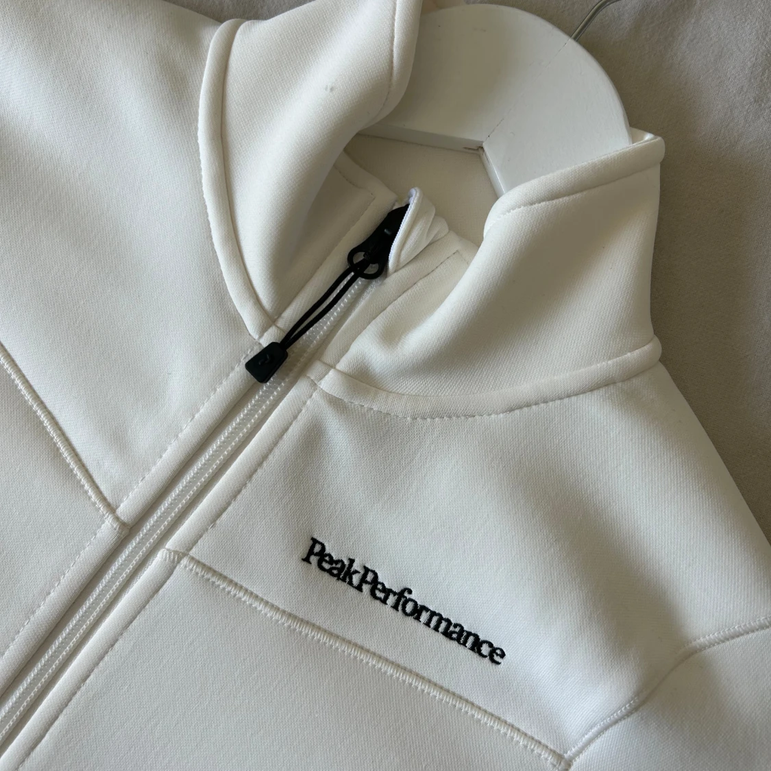 Super snygg kofta från Peak performance  - 92