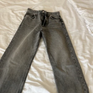 Har aldrig använder dom - Är i bra skick, passar för 160-170, är i storlek 40, är tajta i midjan så passar för folk som har storlek 36/38 annars