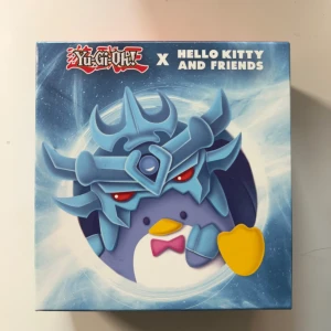 Tuxedo Sam hello kitty hosedjur - Helt ny och oöppnad tuxedo Sam. Köp sker via köp nu, jag postar inom kort.