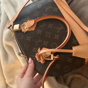 Loui Vuitton väska  - Säljer min fina väska!🩷 inga skråmor, skriv till min privat angående om att köpa 😇