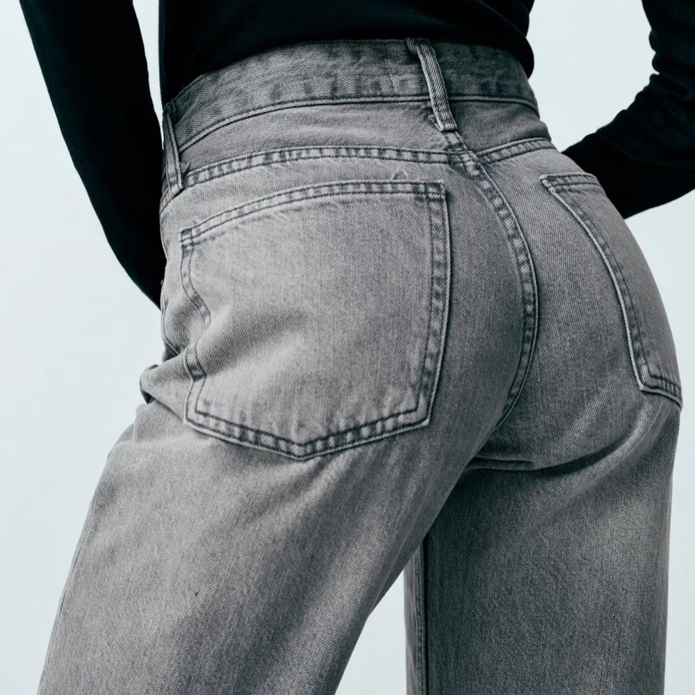 Vida jeans från Zara i fint skick. Jeans & Byxor.