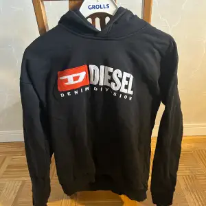 Diesel hoodie, storlek M, bra skick 