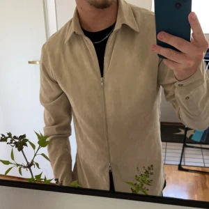 Ciszere kofta - Säljer denna fina kofta eller overshirt. Använda väldigt få gånger så nästan helt ny.