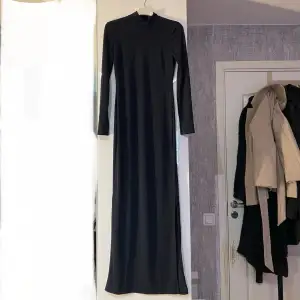 Jättefin lång klänning från Gina tricot, endast provad. Säljer då den aldrig är använd<3 priset kan diskuteras:)