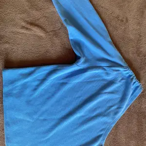 En armad tröja från Gina tricot använda en gång, storlek : xs 