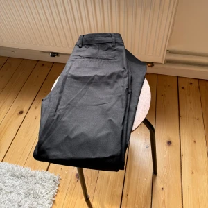 Svarta kostymbyxor  - Svarta kostymbyxor i nyskick