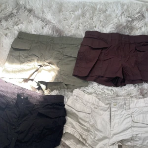 Shorts  - Cargo shorts. Alla för 150kr. Eller en för 50kr.
