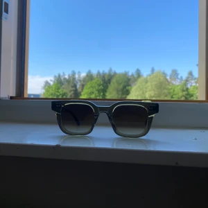 Chimi glasögon  - Säljer dessa feta glasögon! Använt dem en sommar, annars är dem i perfekt skick. Frakt inkluderas. Pris kan diskuteras. 