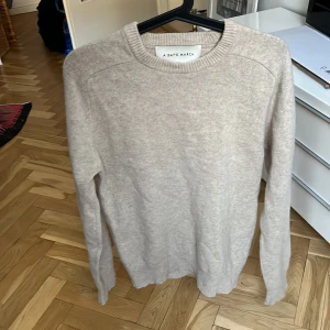 A days march stickad - En ull tröja från a days march i strlk S