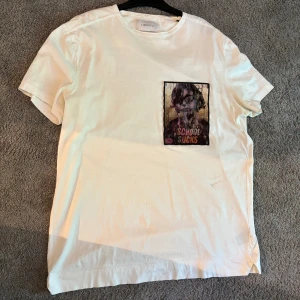 Limitato t shirt - Limitato t shirt. Storlek M. Riktigt snygg och passar perfekt nu till sommaren.