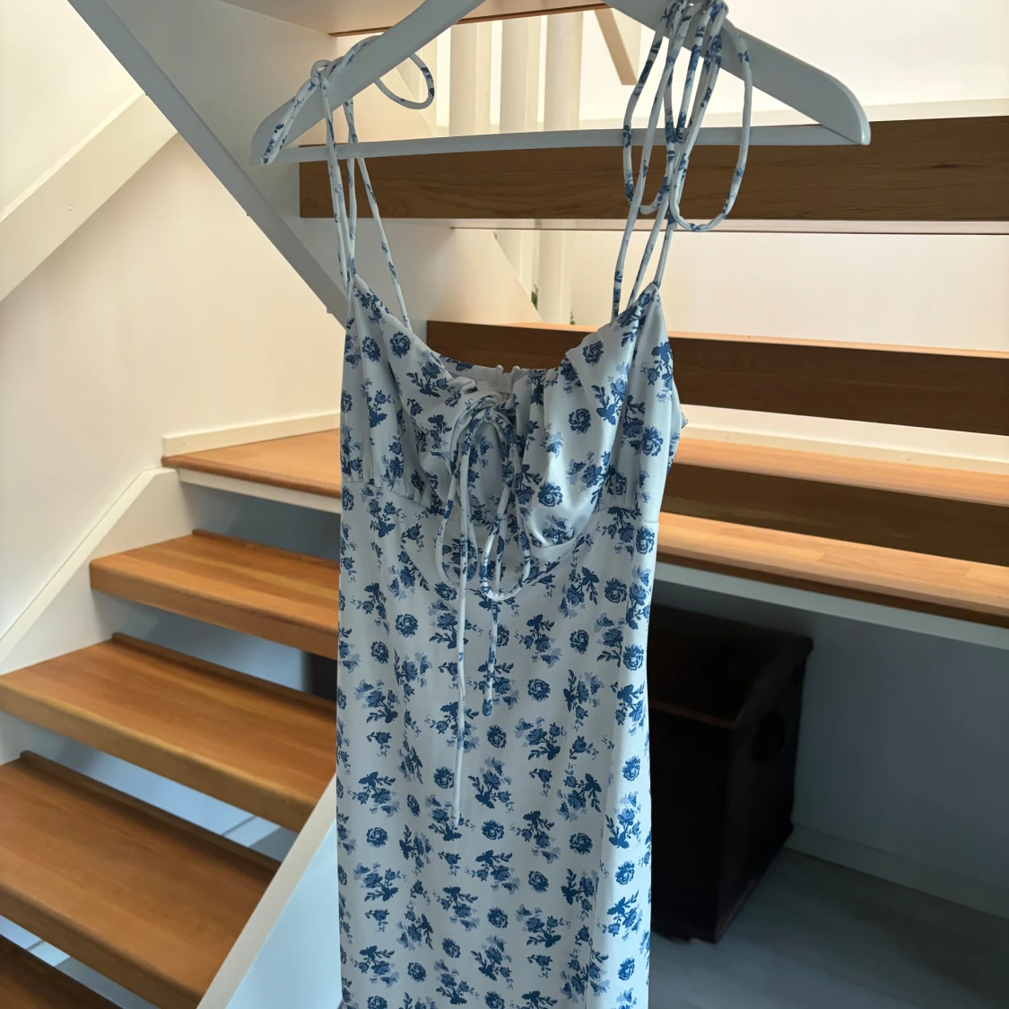 Blommig klänning - 93