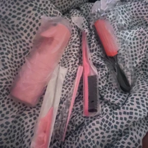 Styling saker - Säljer styling/ frisör saker då jag råka beställa dubbelt. Helt oanvända inte ens ur tagen ur förpackningen 