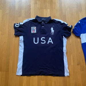 Polo piké  - Fet usa polo som hackle har rockat. Storlek xl passar mer som L men kan skicka mått om ni undrar. Pris går att diskuteras.