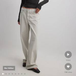 Låga jeans   - Josefine Hj x Nakd jeans med en låg midja, nästan nyskick då jag knappt använt dem. 💞nypris var 599 men jag säljer för 360 🥰