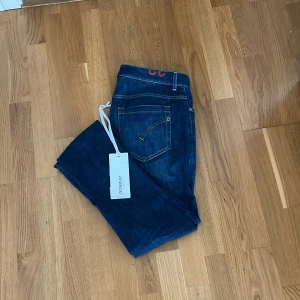 Dondup jeans - Dondup George jeans i väldigt bra skick med orgina tagg inga skador eller liknande! Passar 178-186