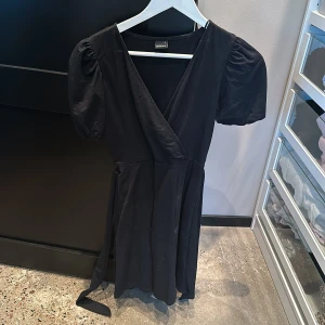 Klänning från gina  - Så söt klänning från ginatricot i stl xs, för liten på mig. 💕