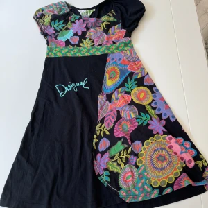 Klänning Desigual - Härlig klänning från Desigual